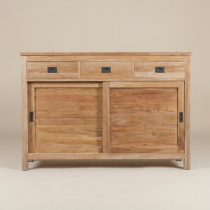 Frontale studiofoto van teak dressoir Bumi 150 cm met drie lades en schuifdeuren.