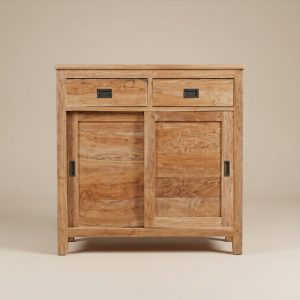 Frontale studiofoto van teak dressoir Bumi 100 cm met twee lades en schuifdeuren.