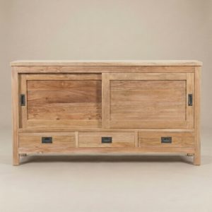 Frontale studiofoto van teak dressoir Bumi Low 150 cm met schuifdeuren en lades