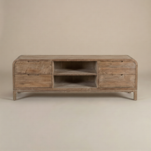 Studiofoto van teak tv dressoir Arus met vooraanzicht, vier lades en twee open vakken, op neutrale achtergrond.